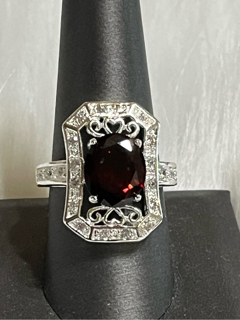 Regal Renaissance 925 Red Ring